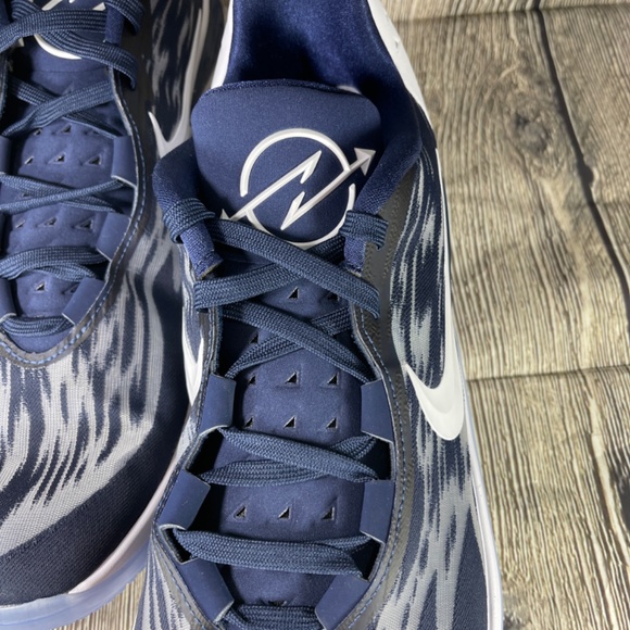 Athletic_Shoes
